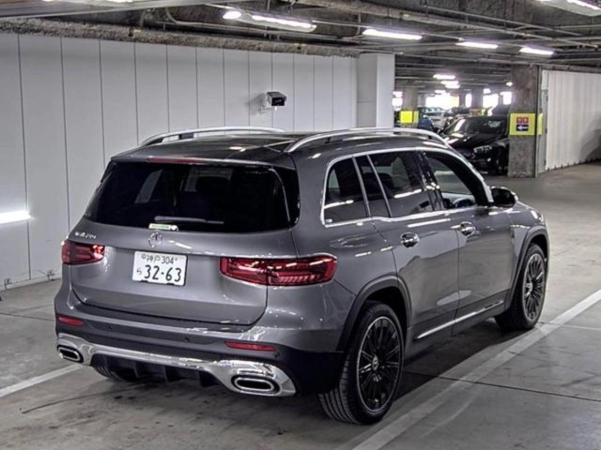 MERCEDES BENZ GLB