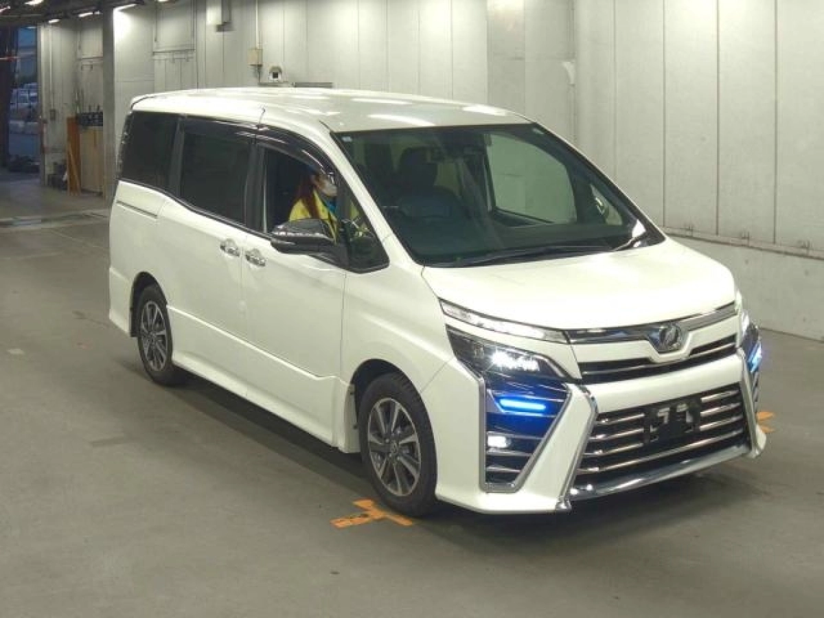 TOYOTA VOXY ZRR80W 2019