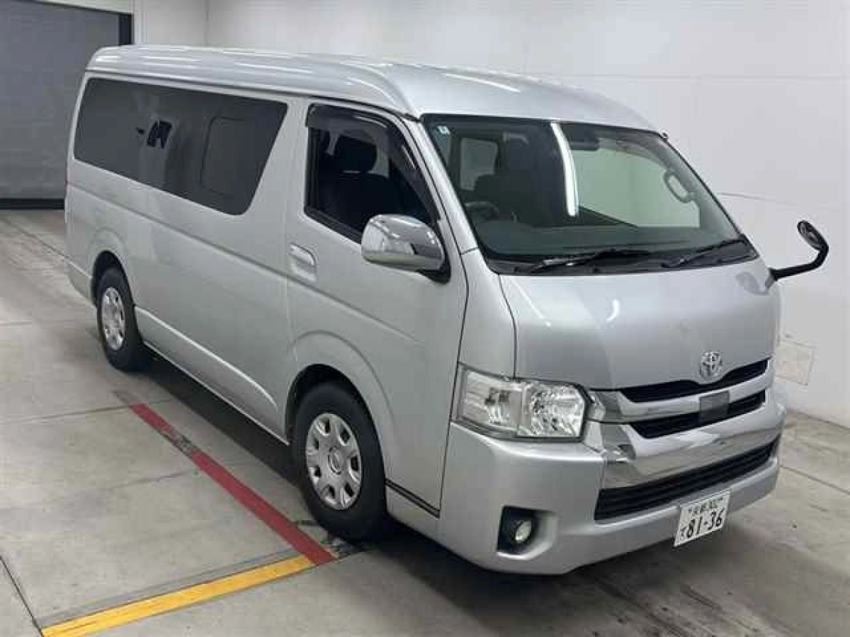TOYOTA HIACE