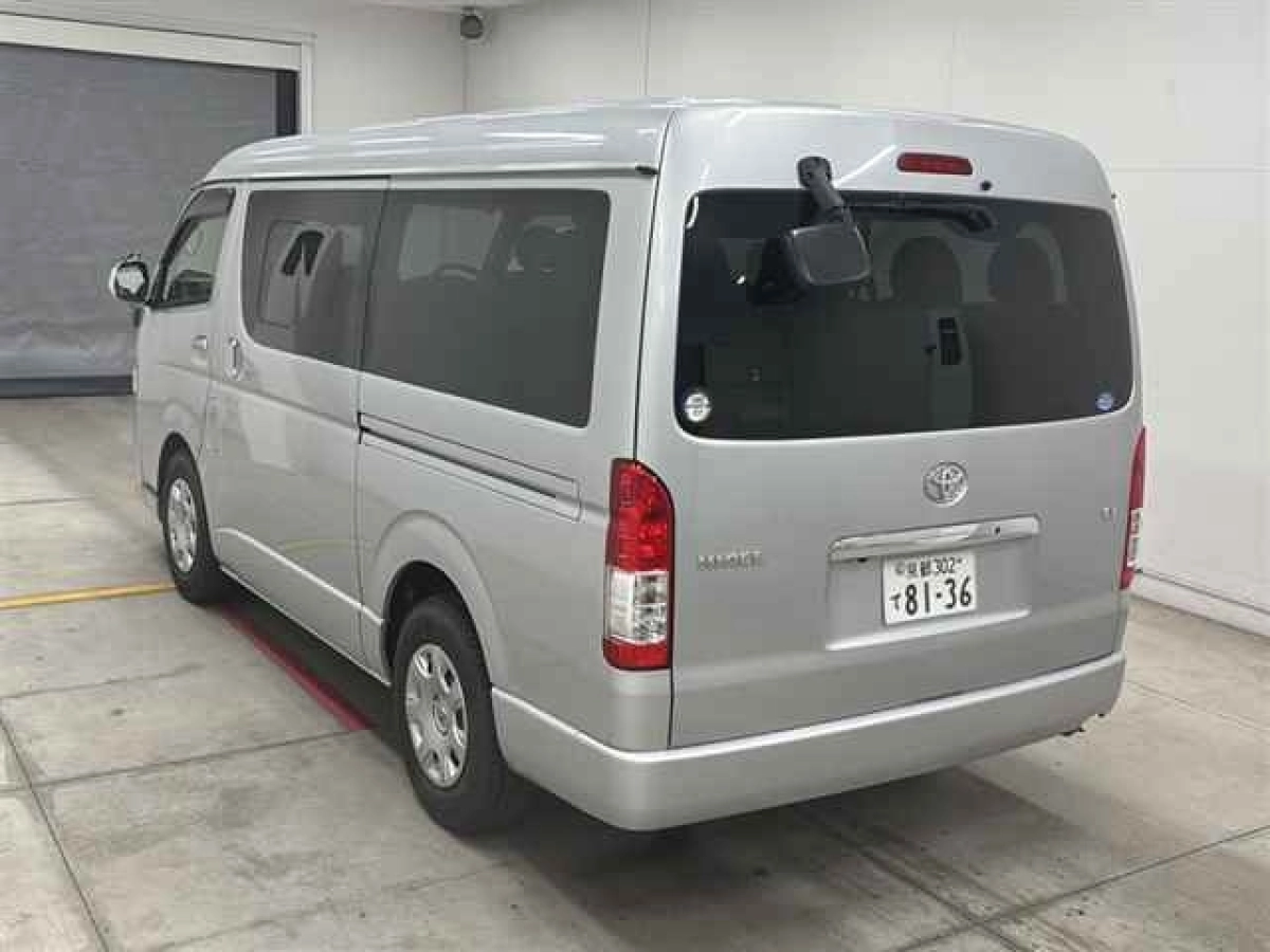 TOYOTA HIACE