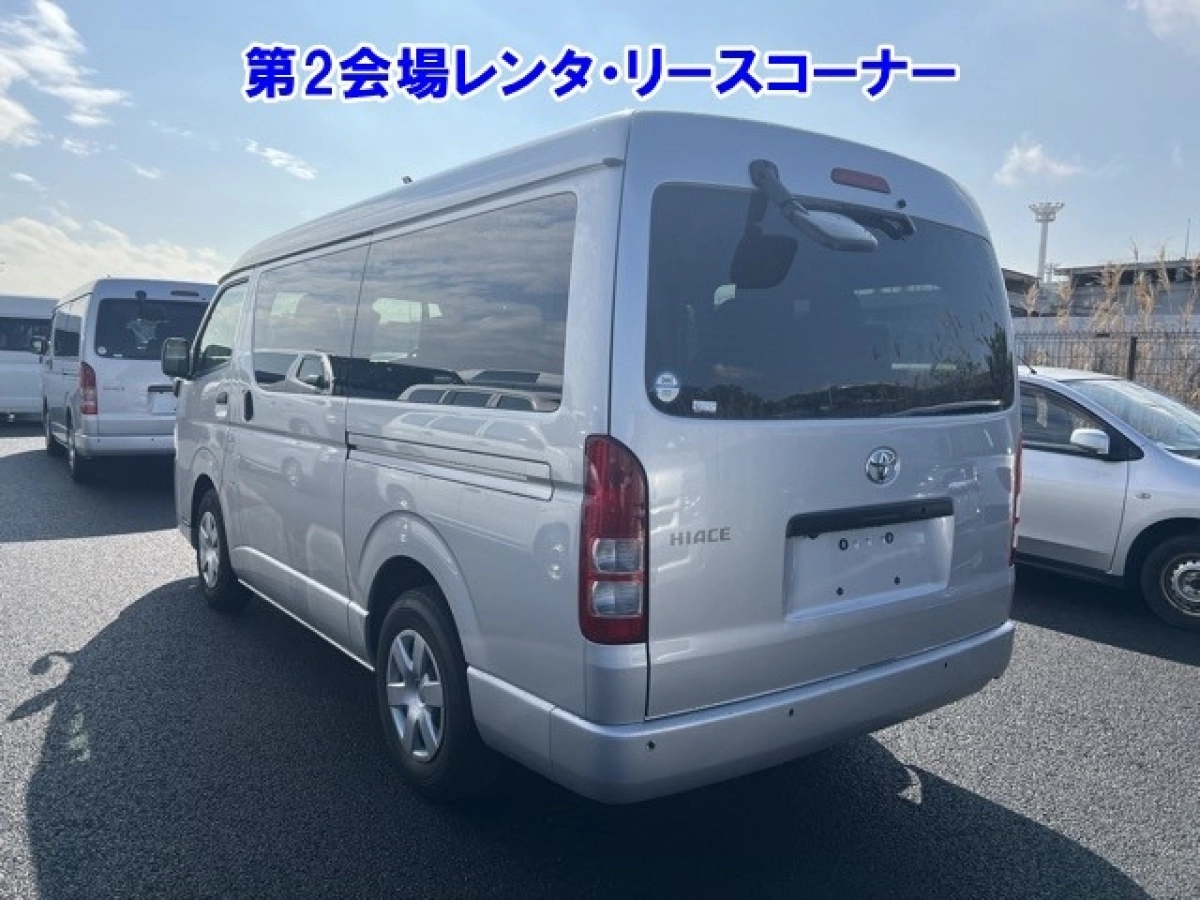 TOYOTA HIACE