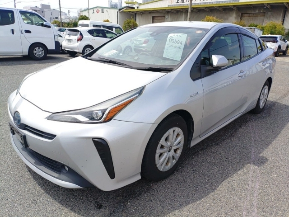 TOYOTA PRIUS