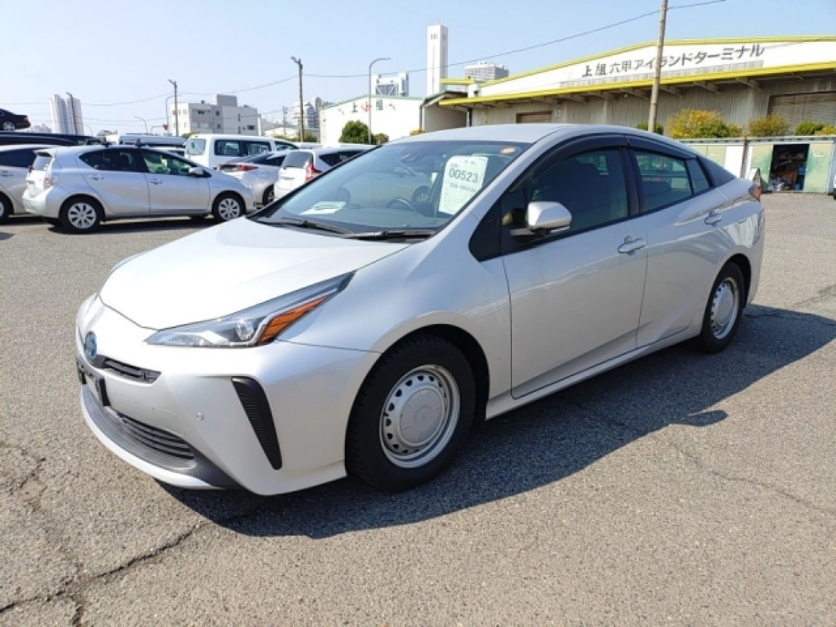 TOYOTA PRIUS