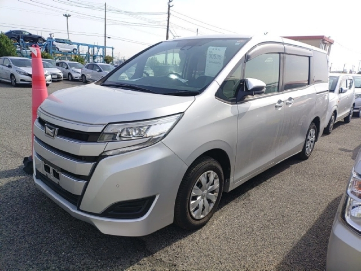 TOYOTA NOAH