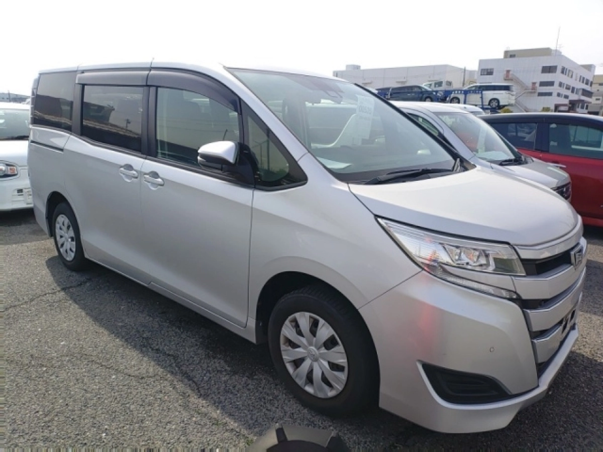 TOYOTA NOAH
