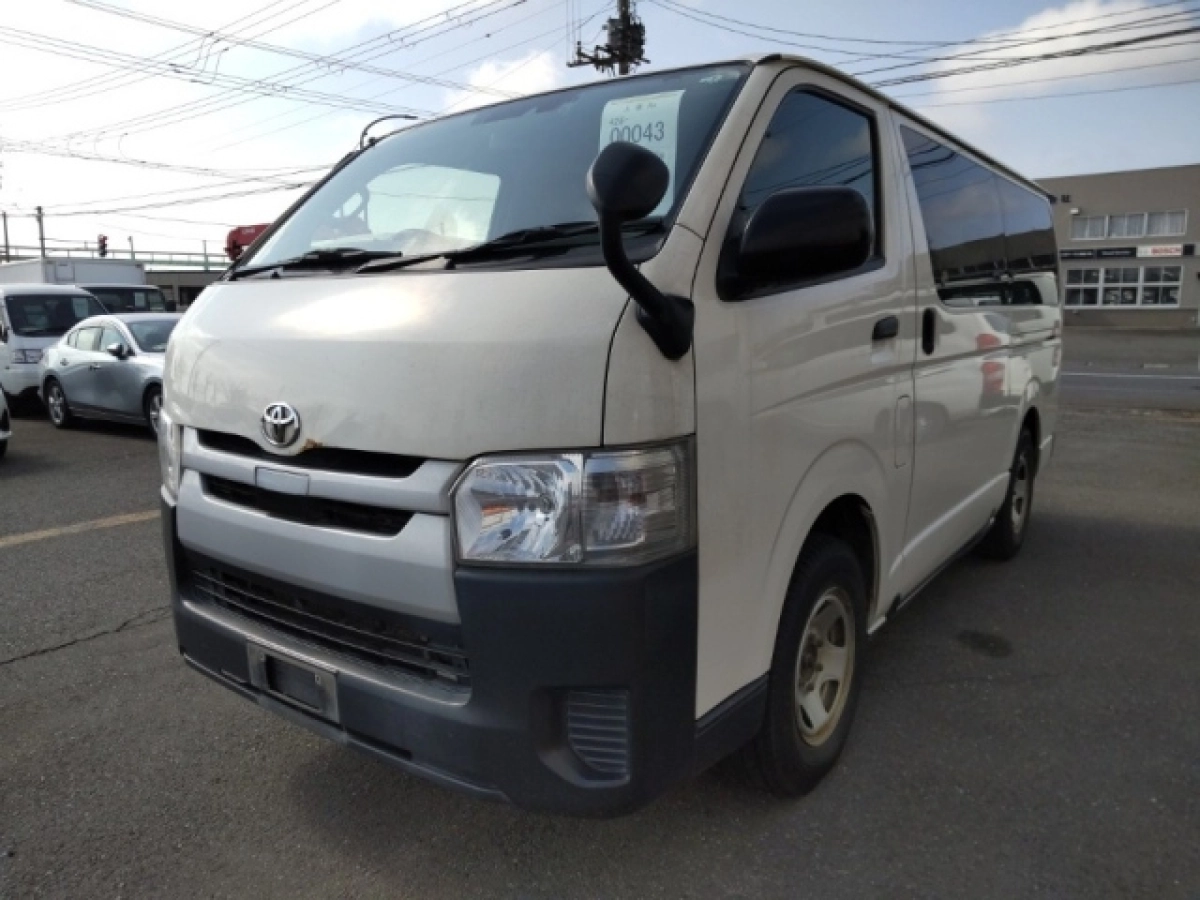 TOYOTA REGIUS ACE VAN