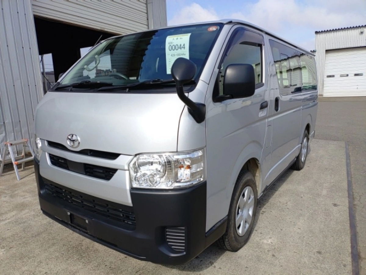 TOYOTA HIACE VAN