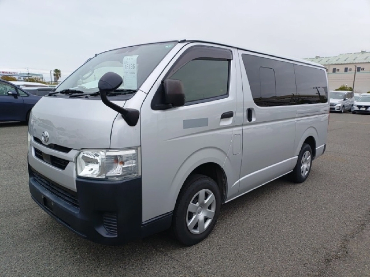 TOYOTA HIACE VAN