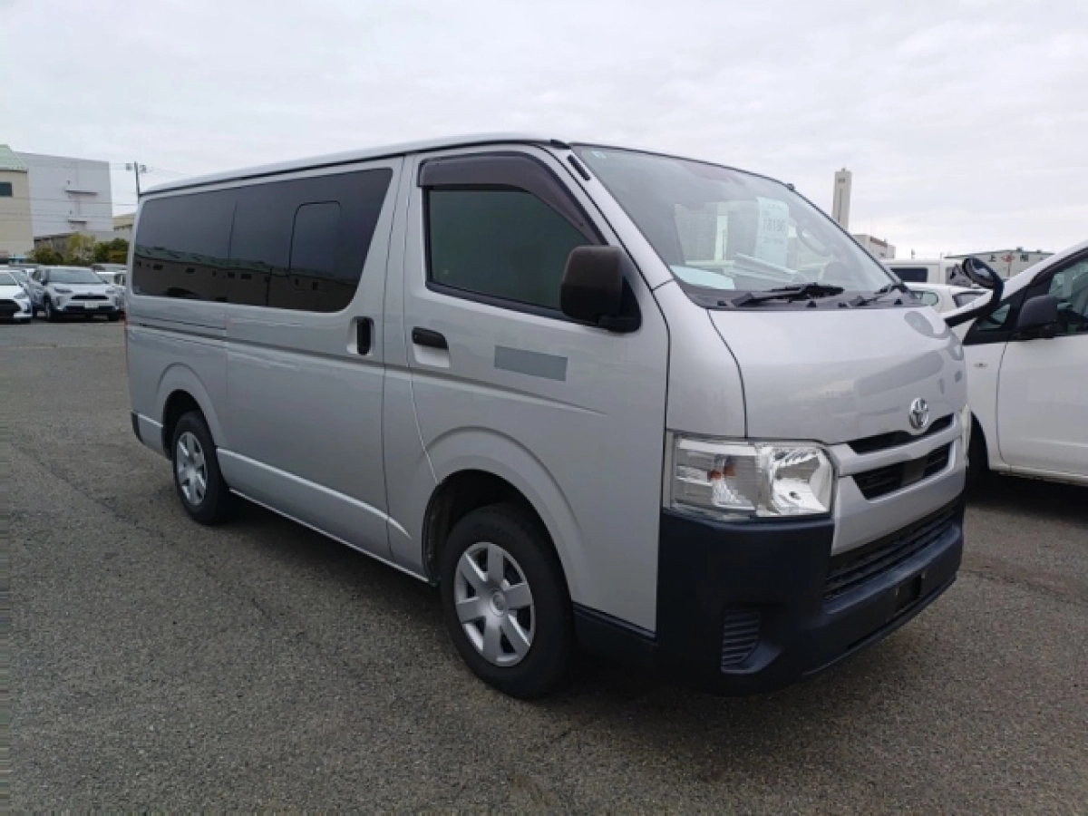 TOYOTA HIACE VAN