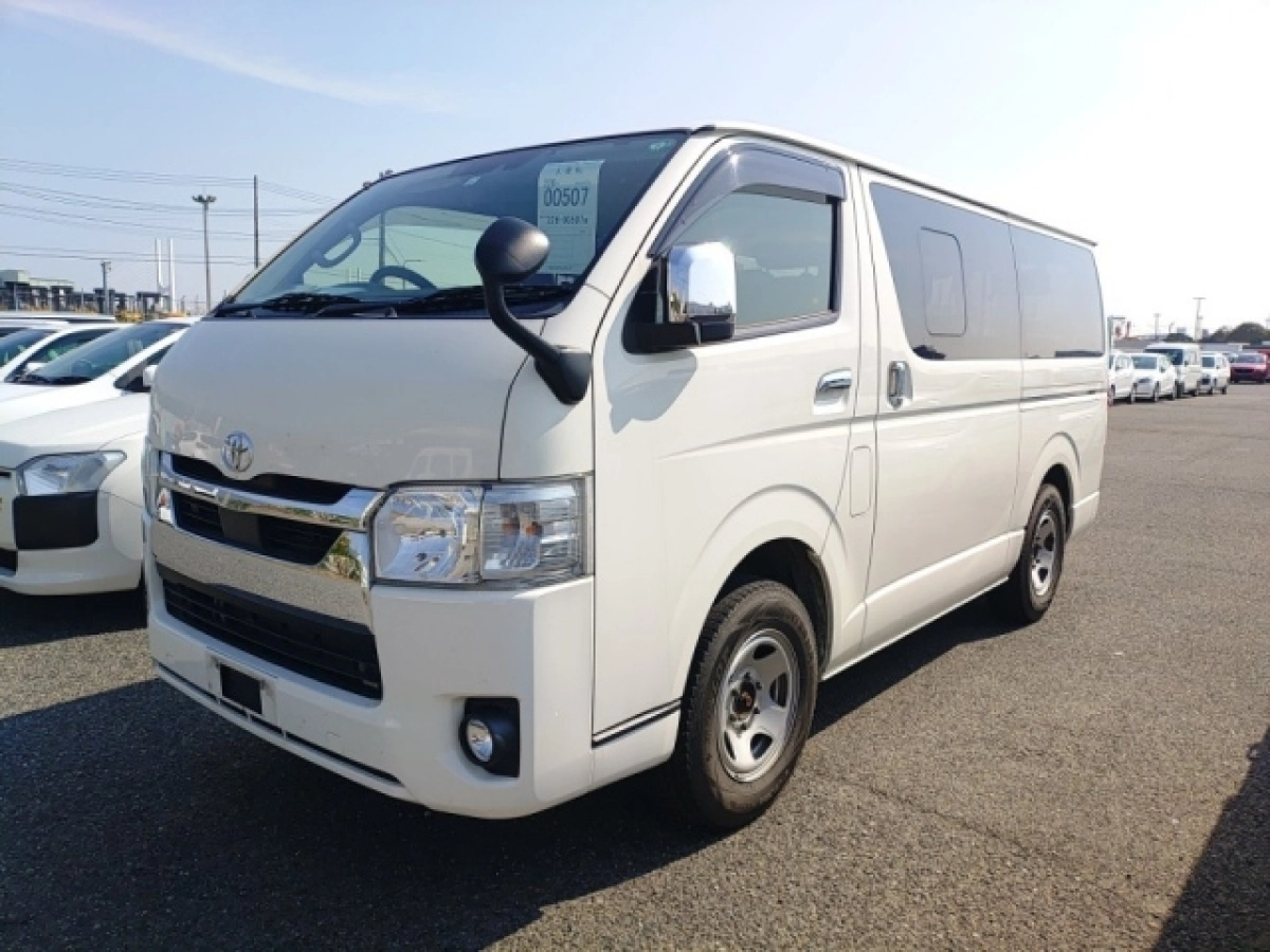 TOYOTA HIACE VAN GDH206V 2021