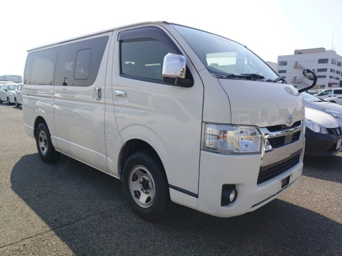 TOYOTA HIACE VAN