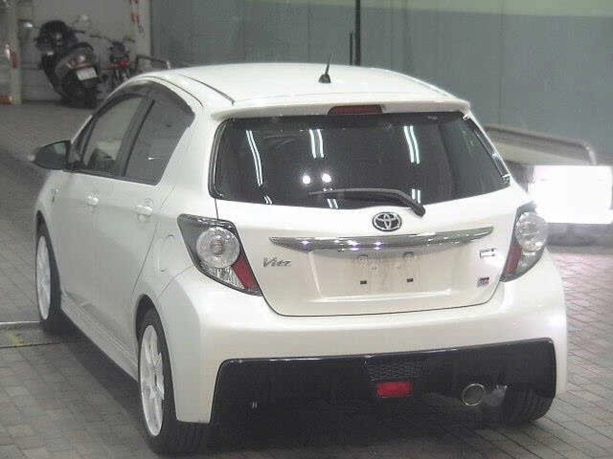 TOYOTA VITZ