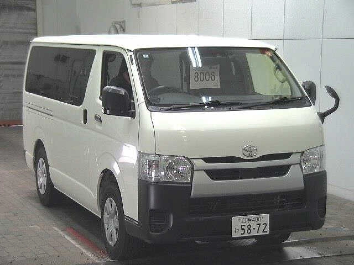 TOYOTA HIACE VAN