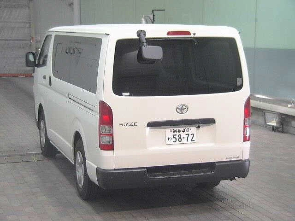 TOYOTA HIACE VAN