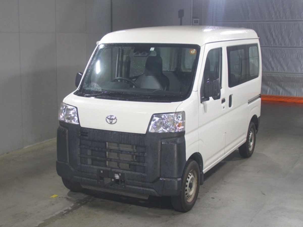 TOYOTA PIXIS VAN