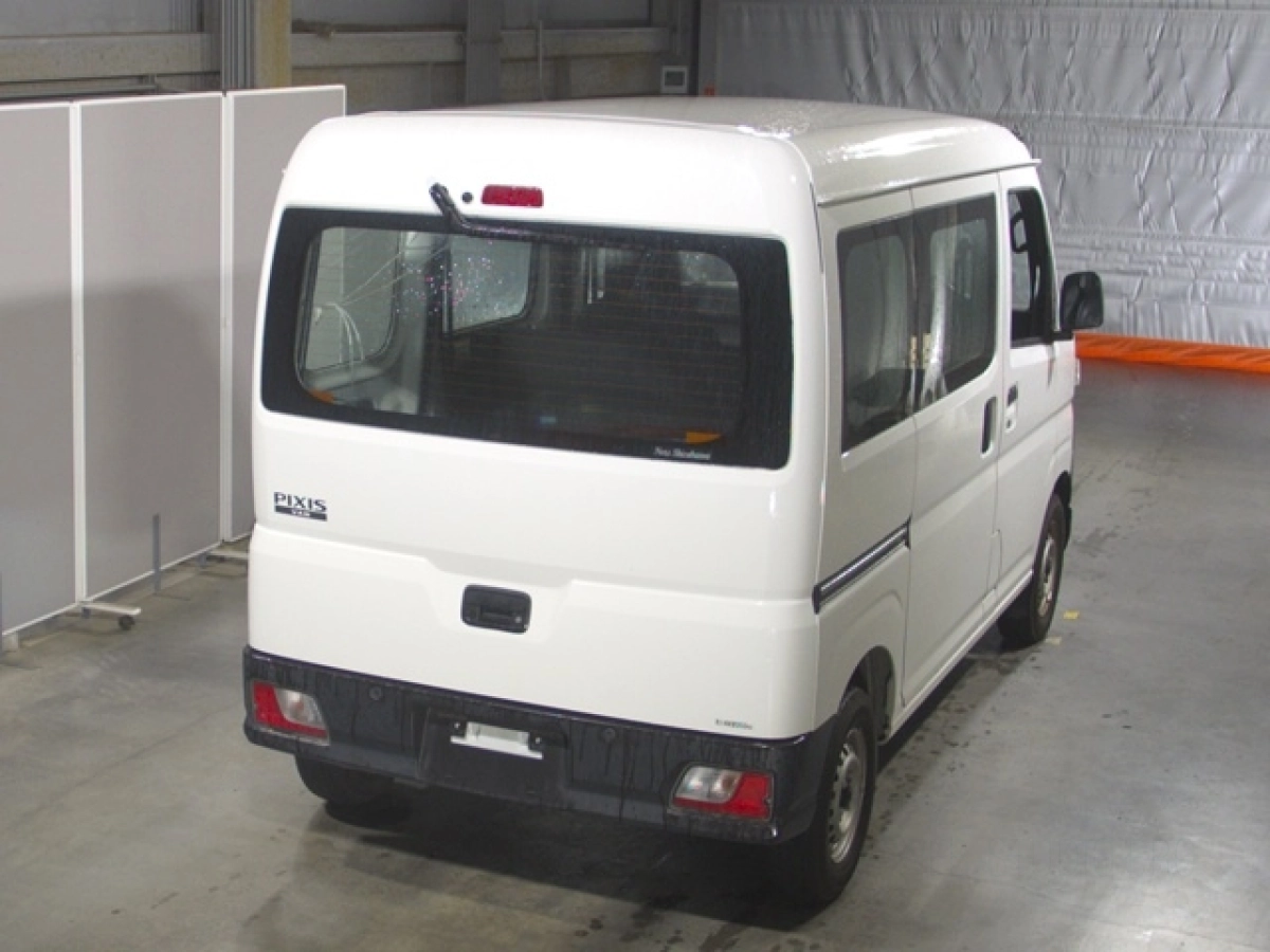 TOYOTA PIXIS VAN