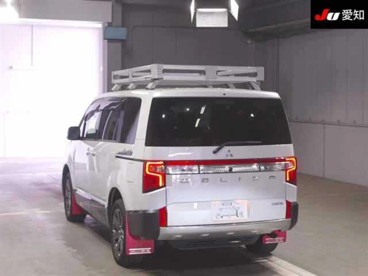 MITSUBISHI DELICA D5