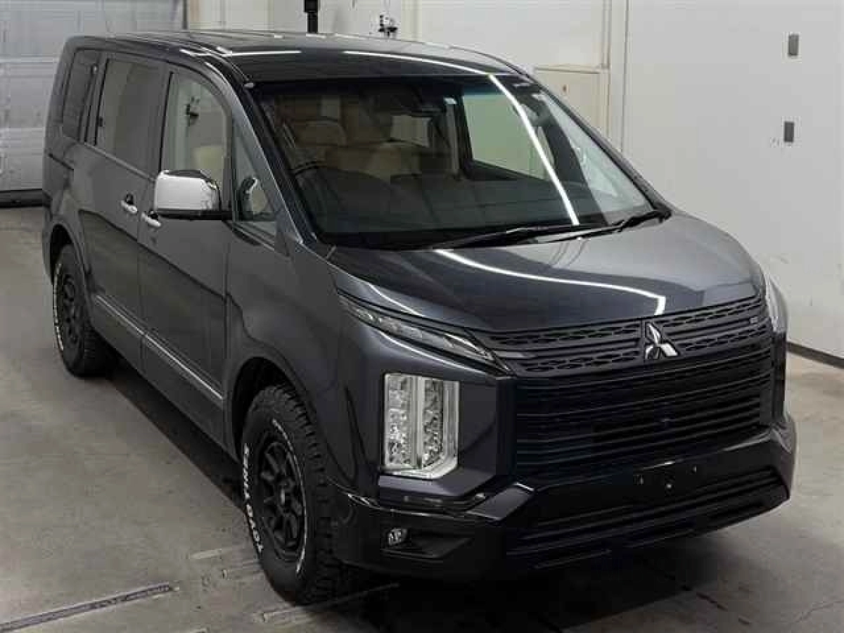 MITSUBISHI DELICA D5