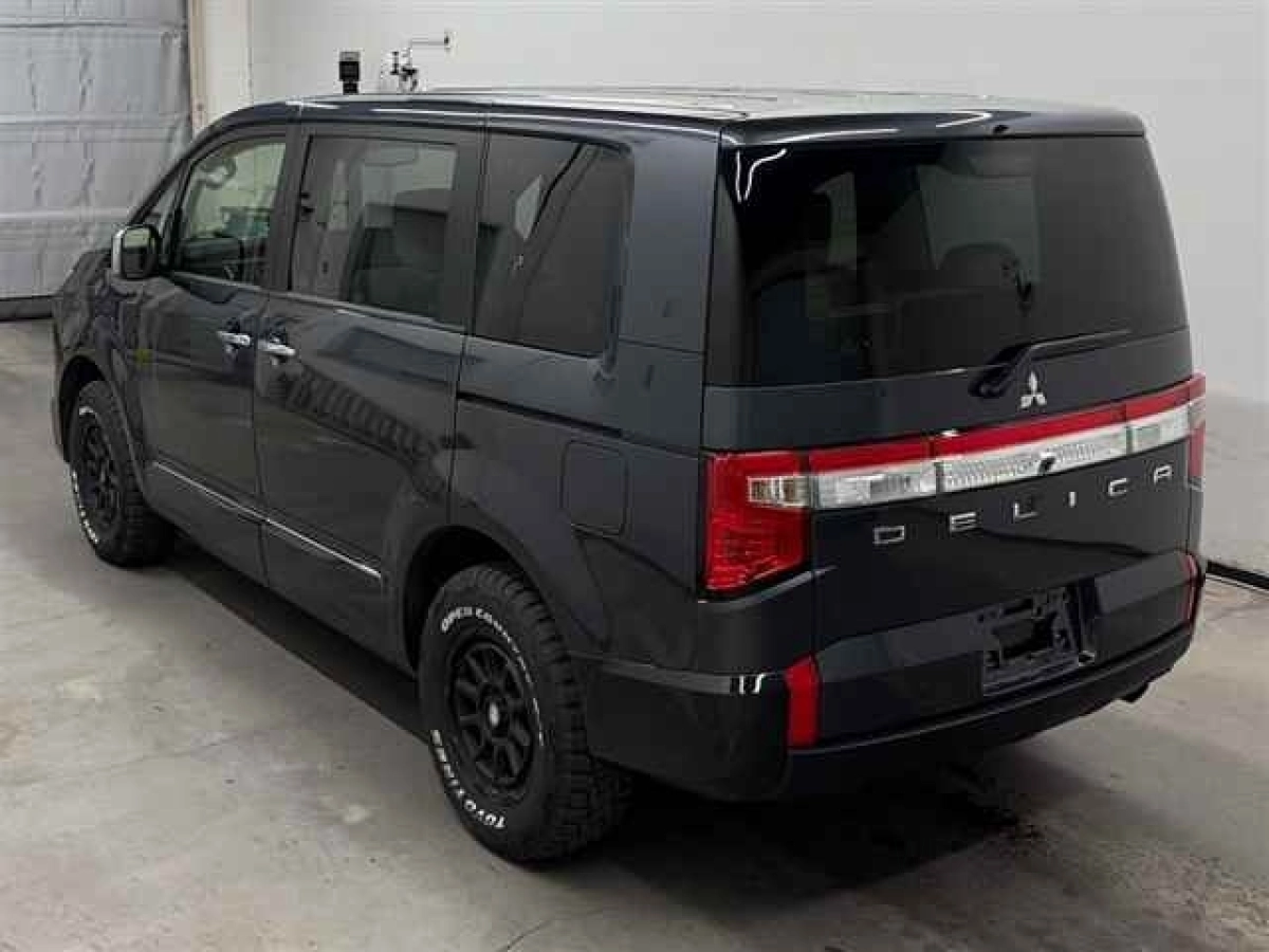 MITSUBISHI DELICA D5