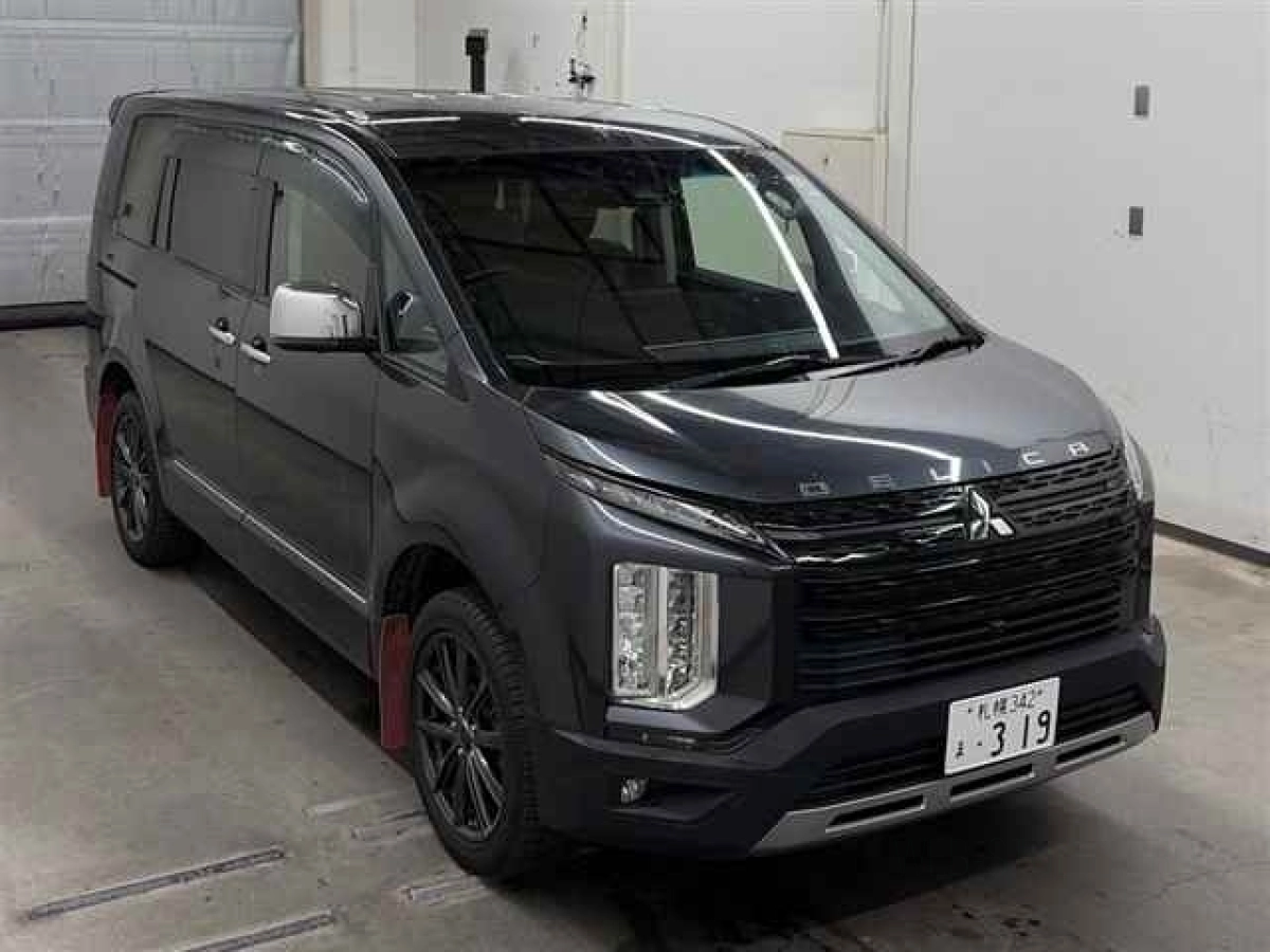 MITSUBISHI DELICA D5