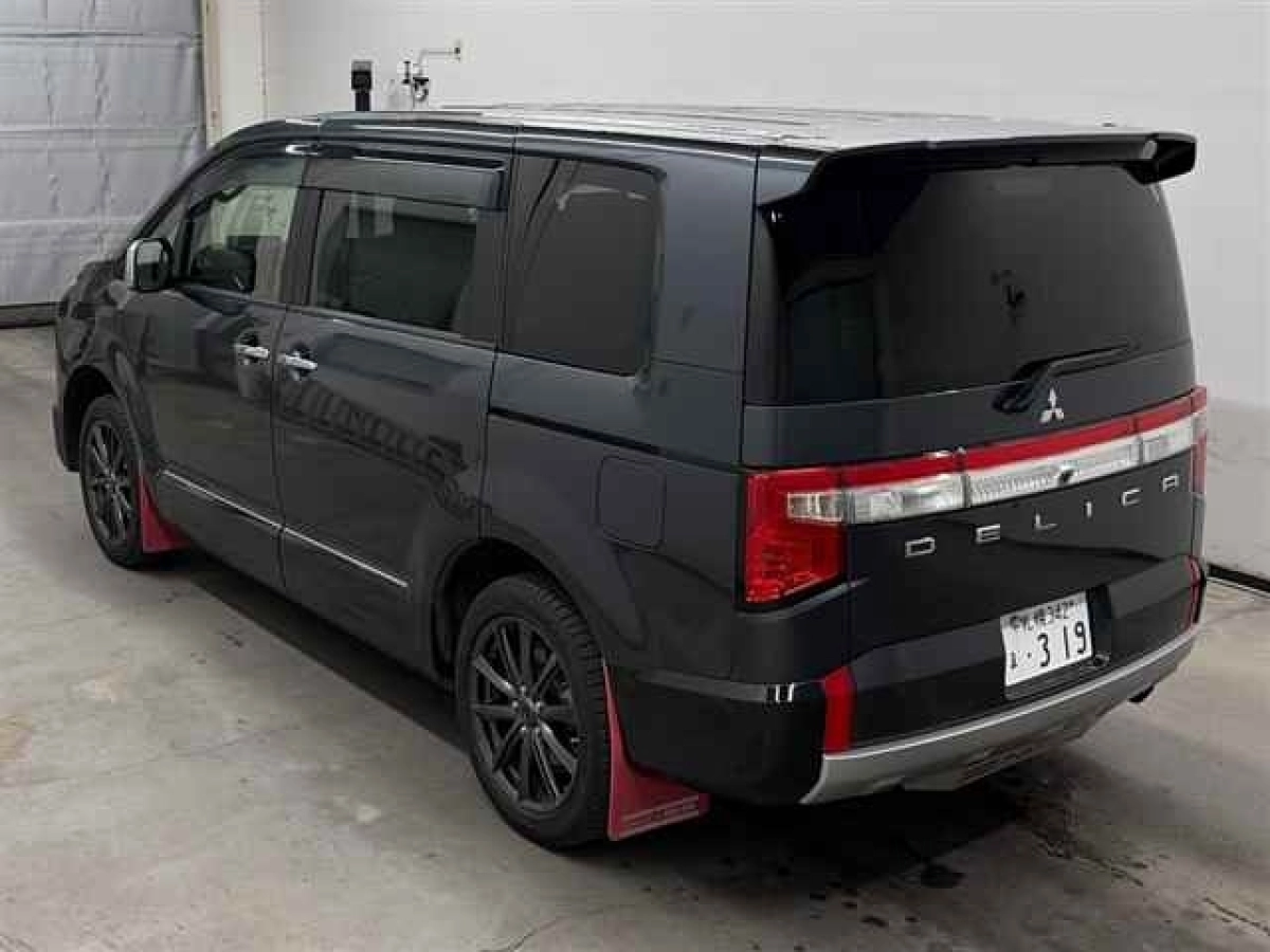 MITSUBISHI DELICA D5
