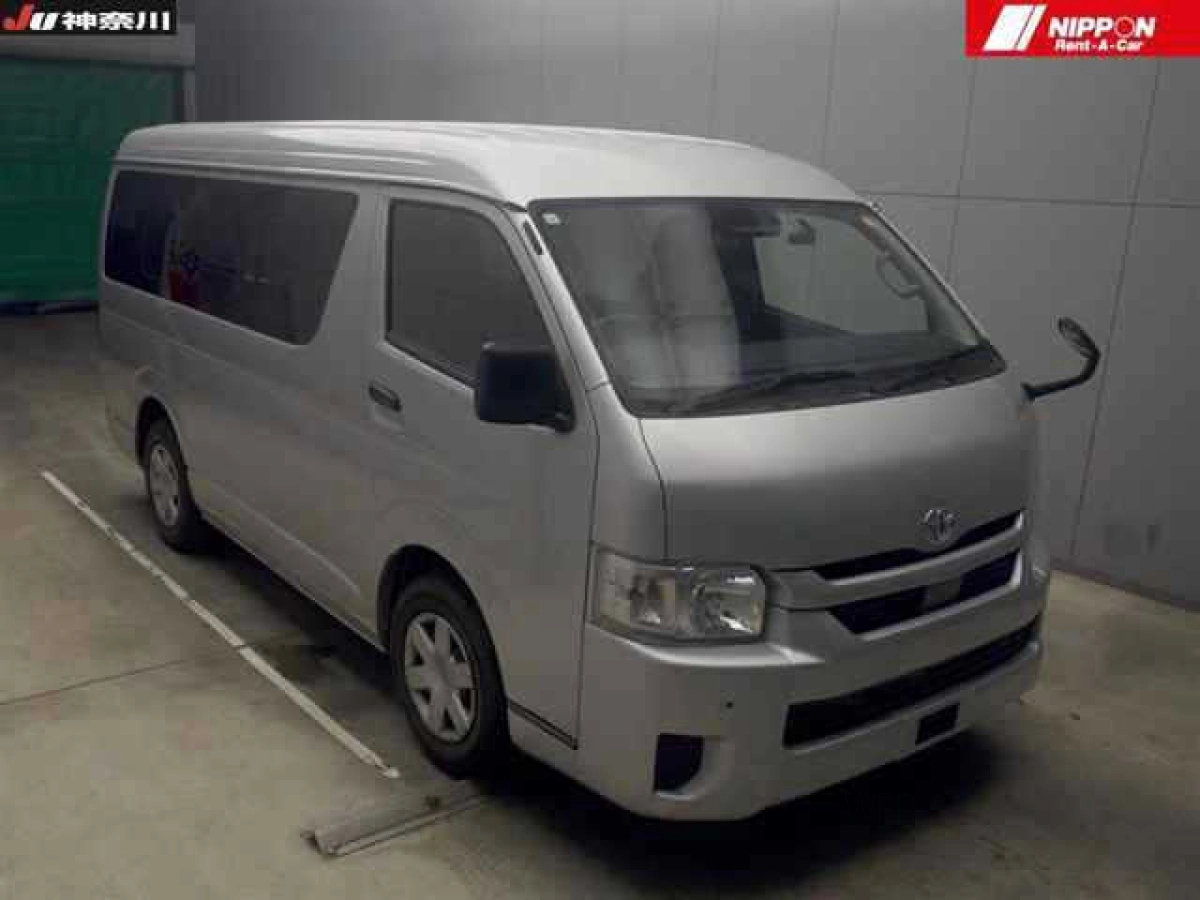 TOYOTA HIACE