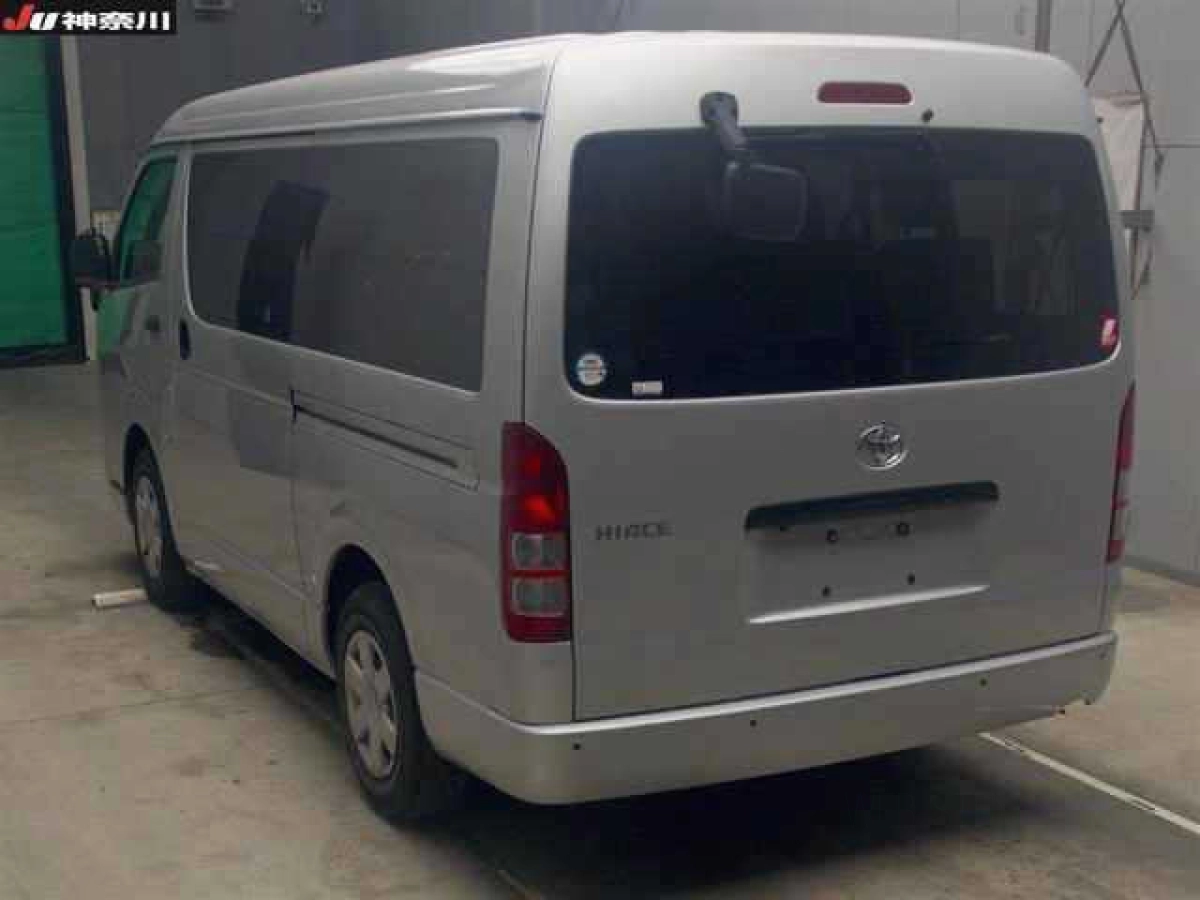 TOYOTA HIACE