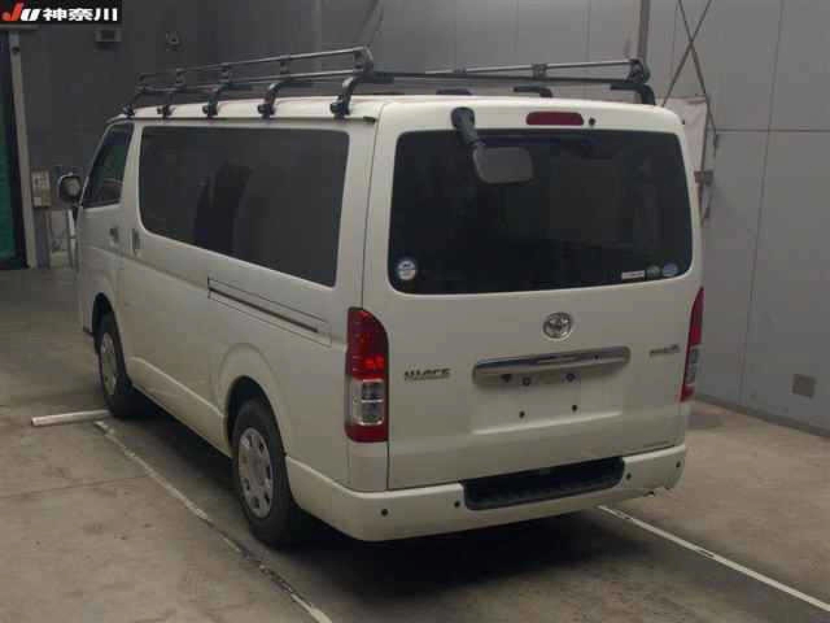 TOYOTA HIACE VAN