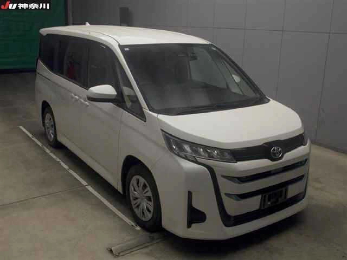 TOYOTA NOAH