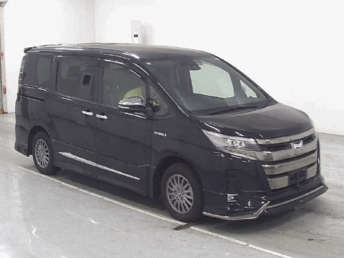 TOYOTA NOAH