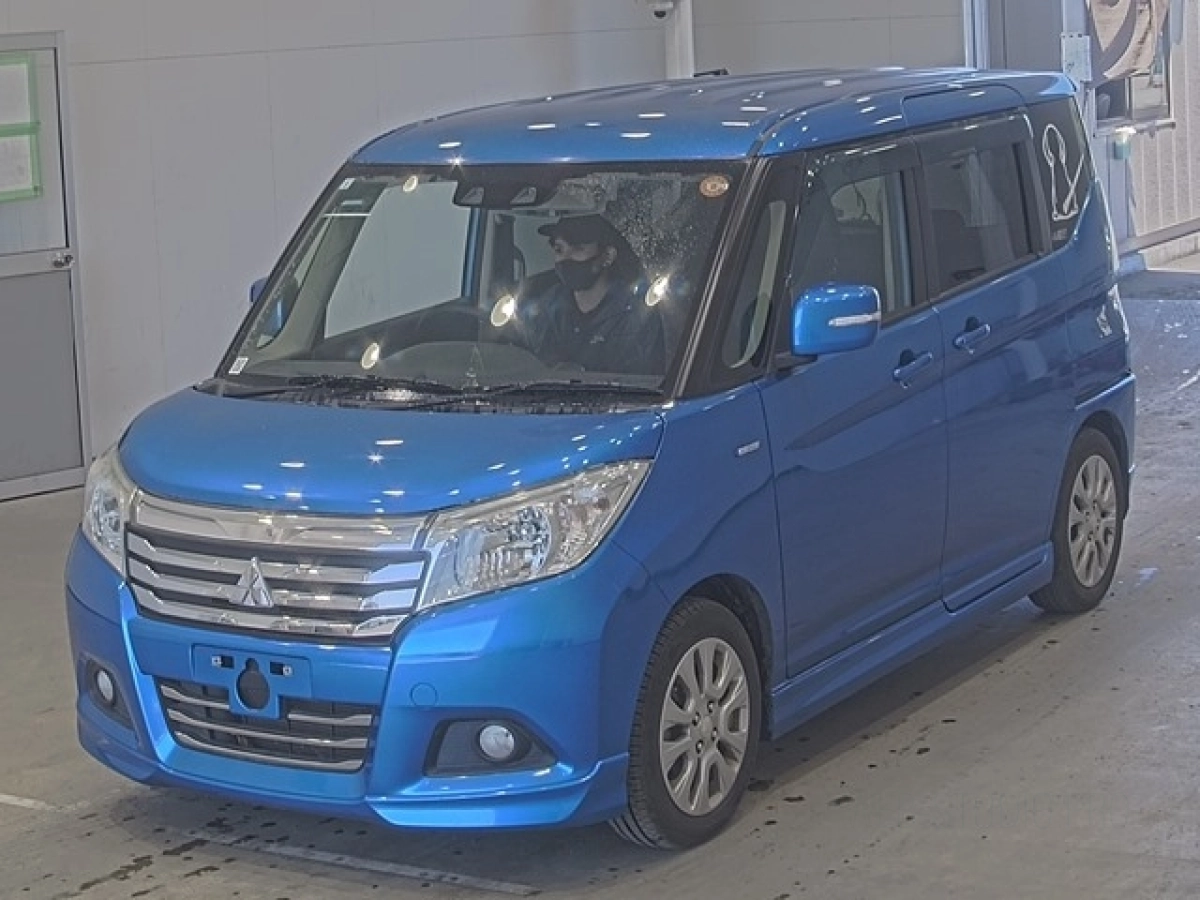 MITSUBISHI DELICA D2