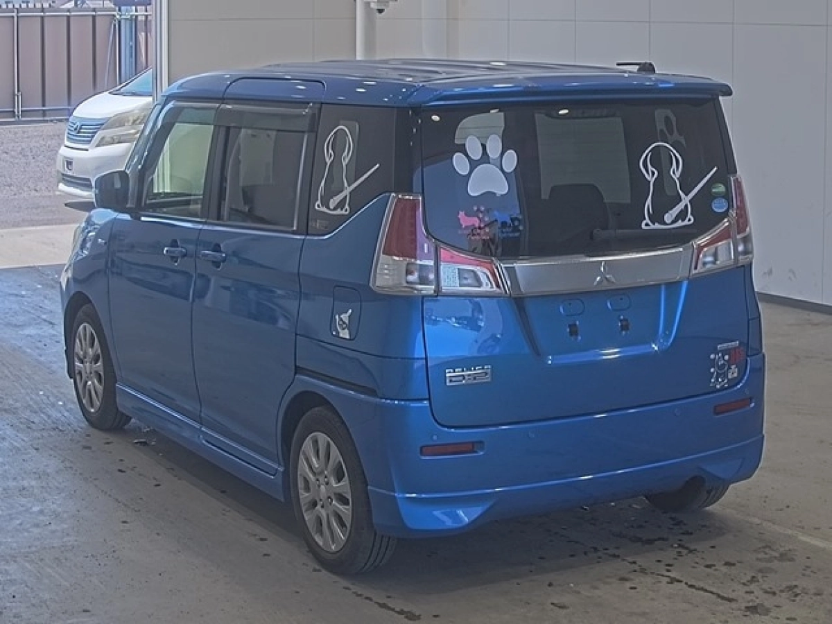 MITSUBISHI DELICA D2