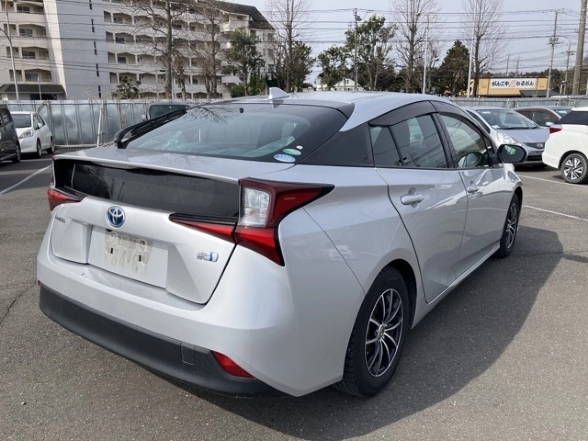 TOYOTA PRIUS