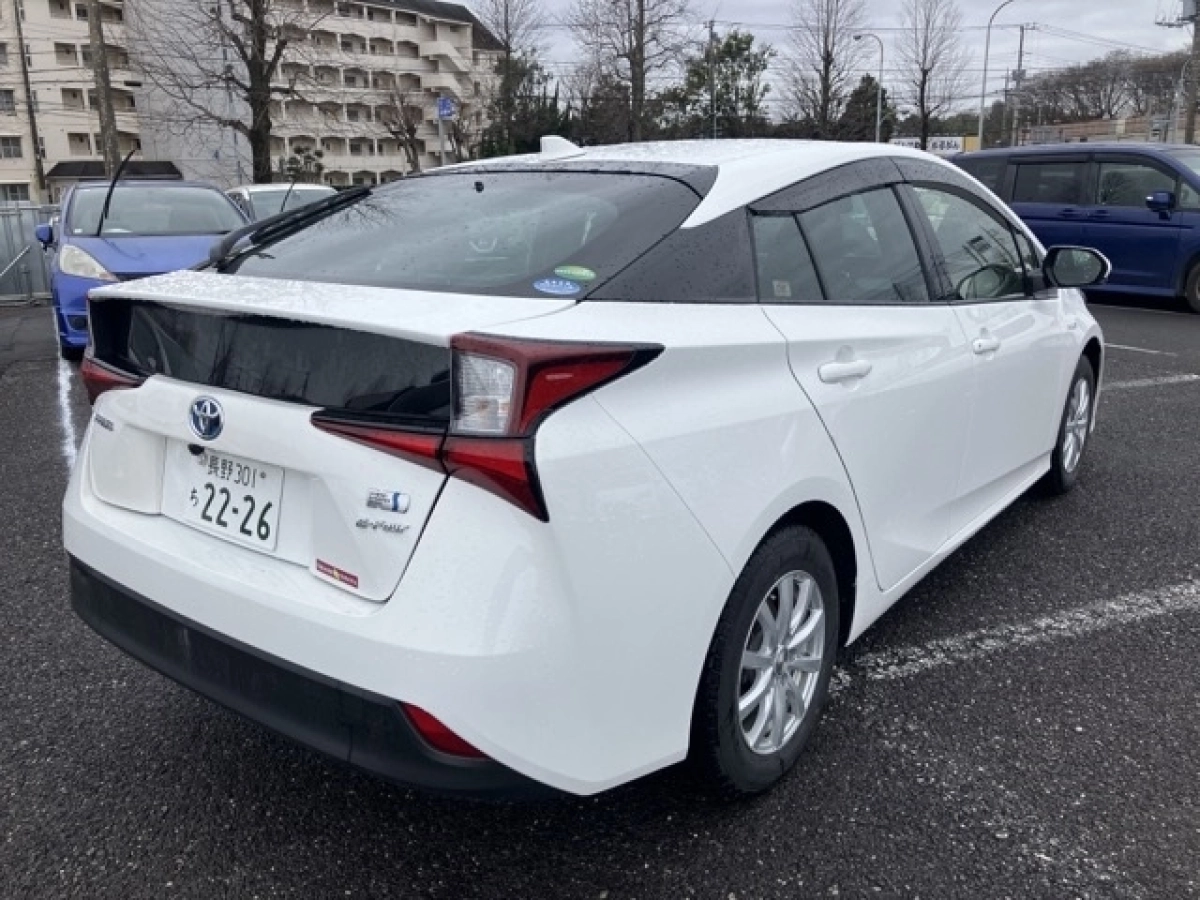 TOYOTA PRIUS
