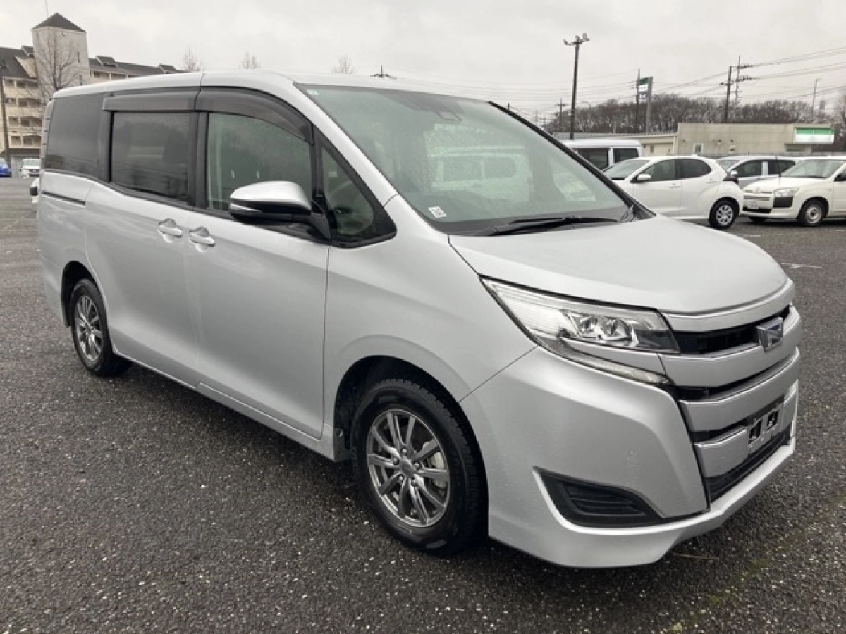 TOYOTA NOAH