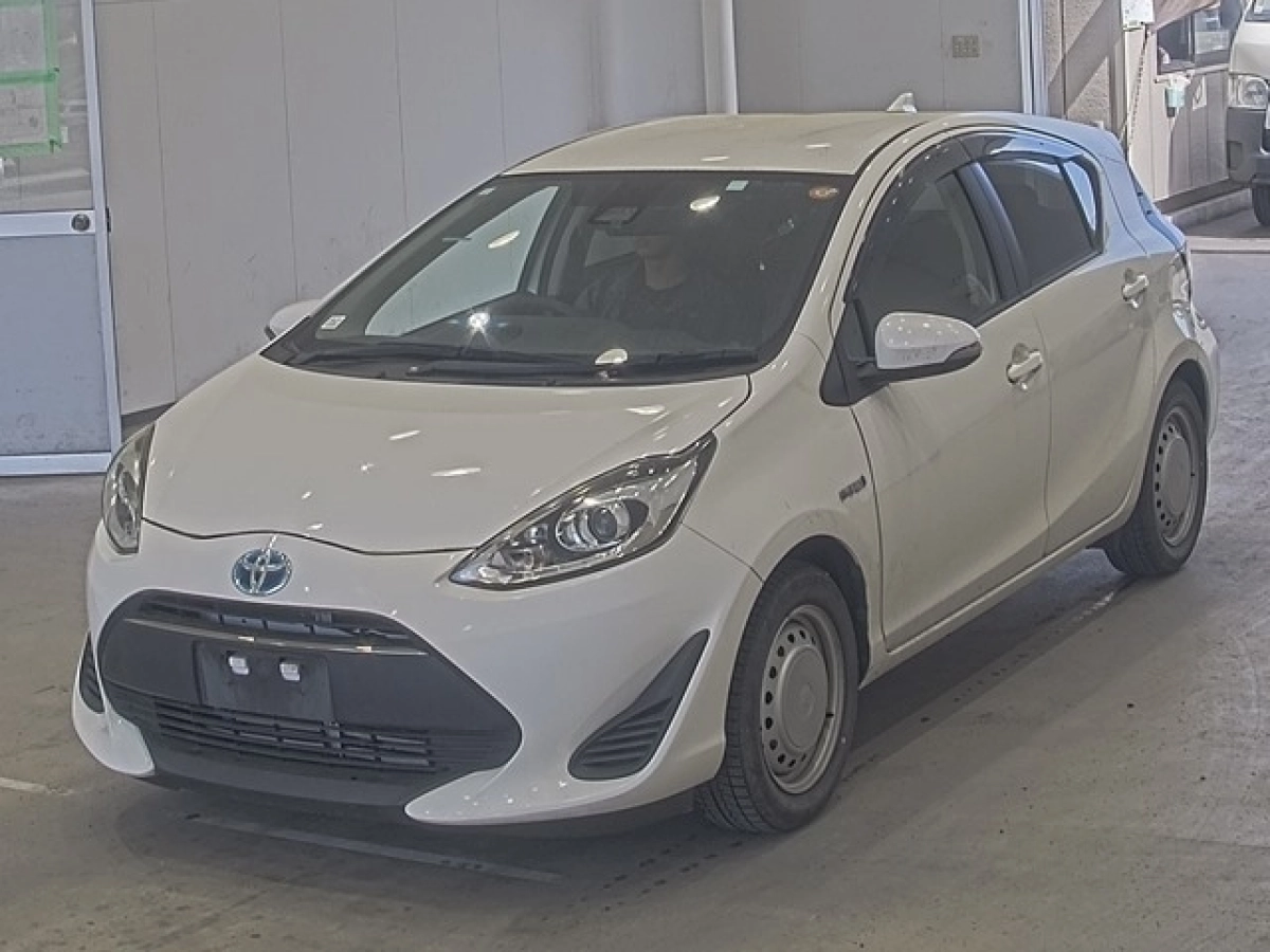 TOYOTA AQUA NHP10 2019