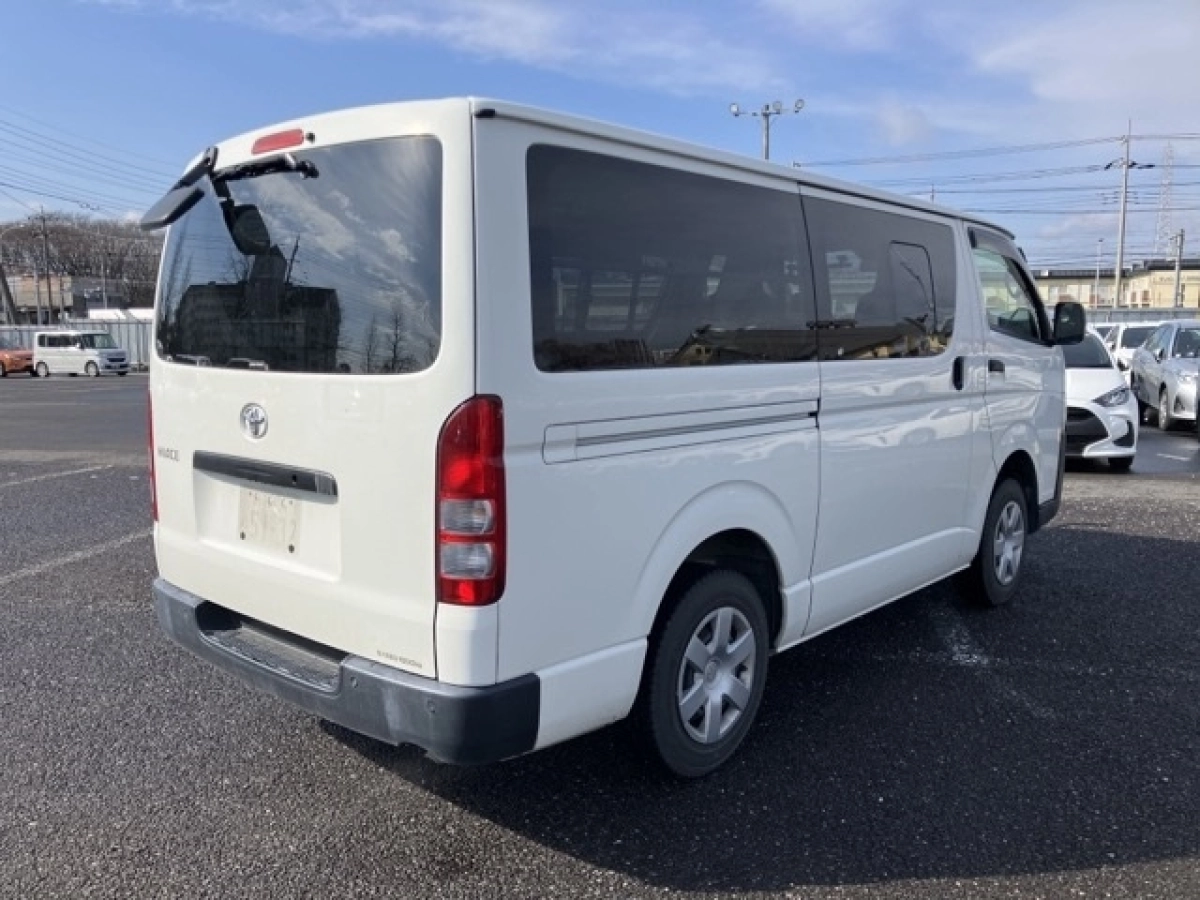 TOYOTA HIACE VAN