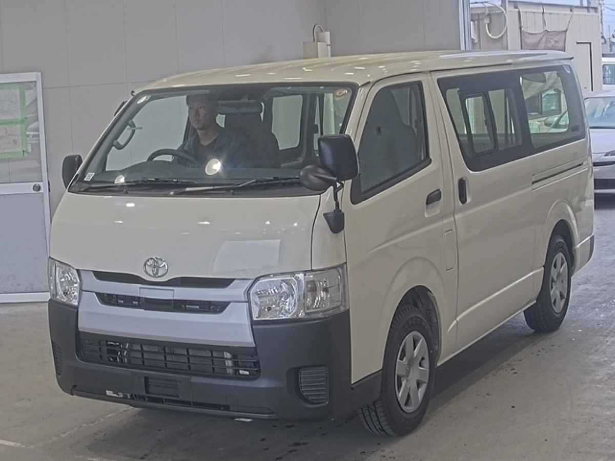 TOYOTA HIACE VAN
