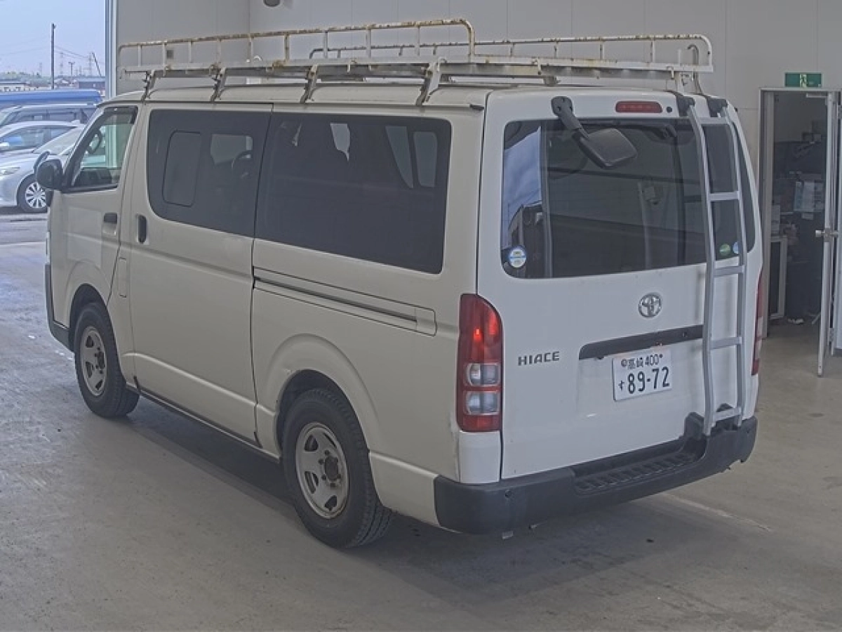 TOYOTA HIACE VAN