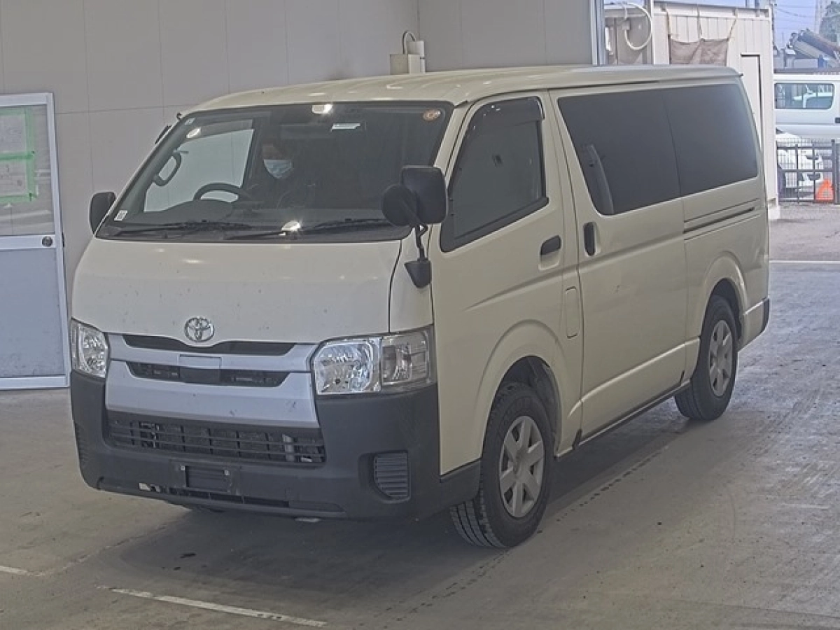 TOYOTA HIACE VAN