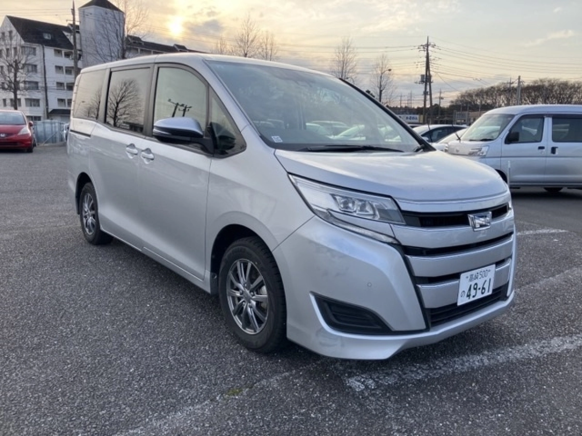 TOYOTA NOAH