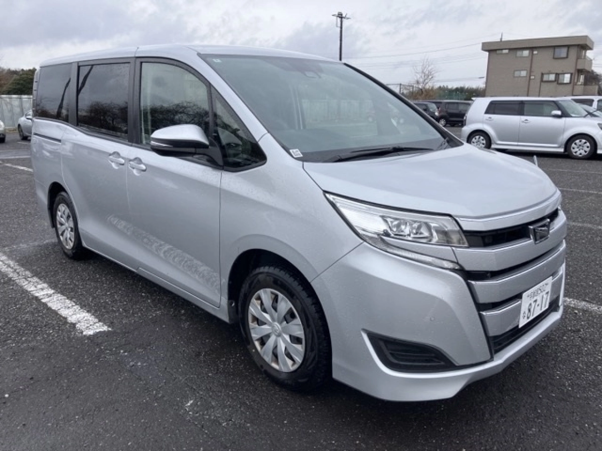 TOYOTA NOAH