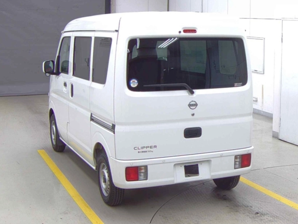 NISSAN CLIPPER VAN