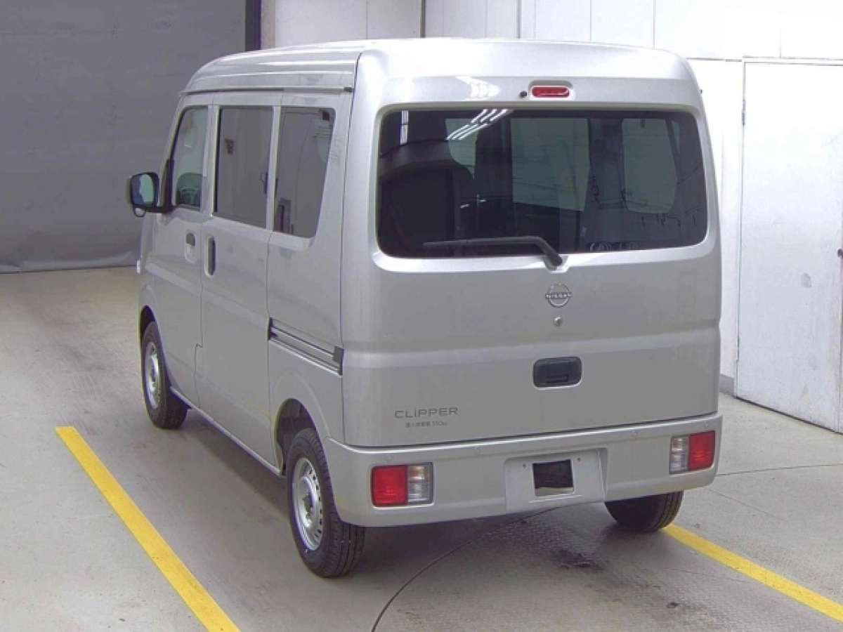 NISSAN CLIPPER VAN