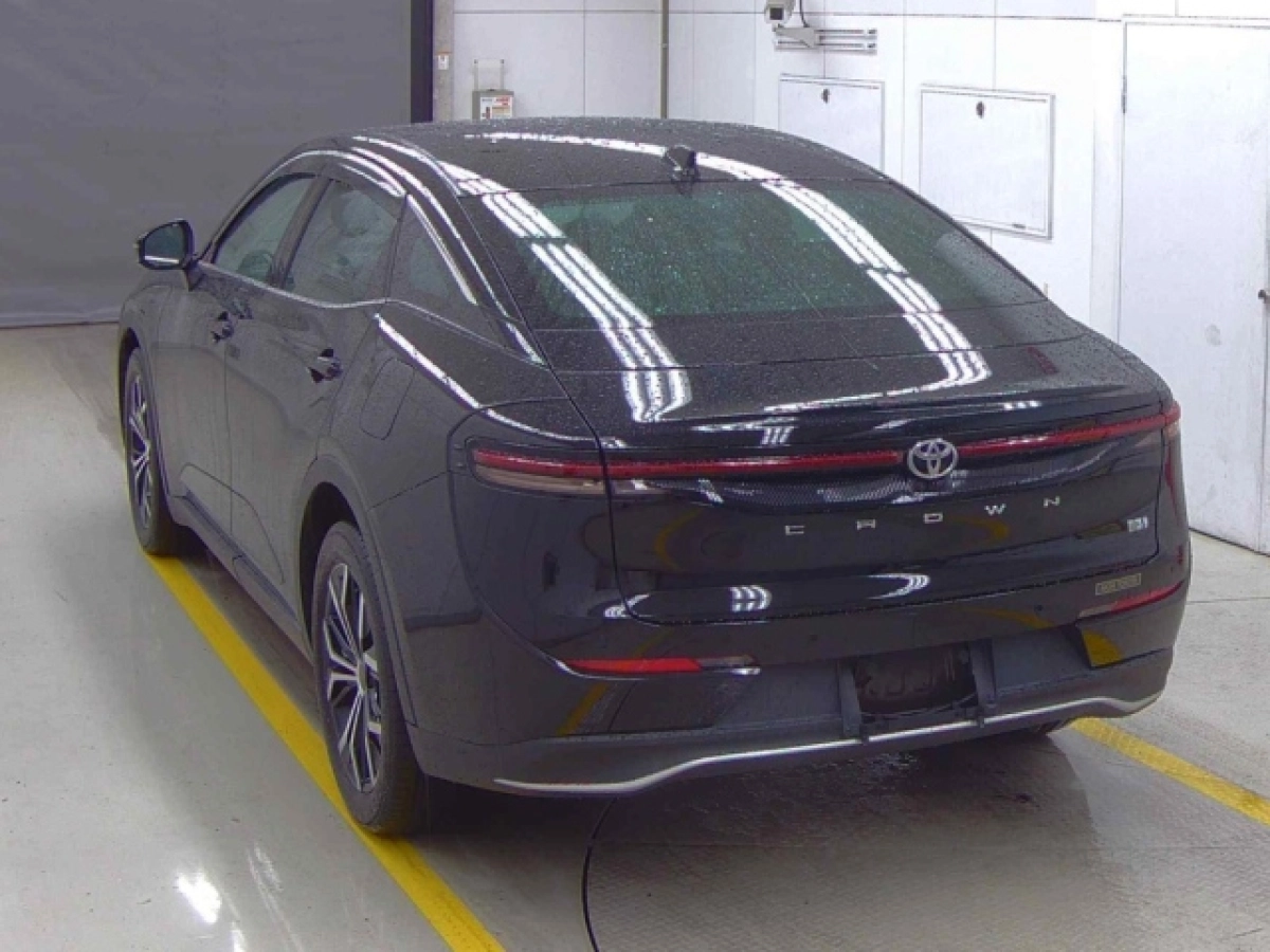 TOYOTA CROWN CROSSOVER