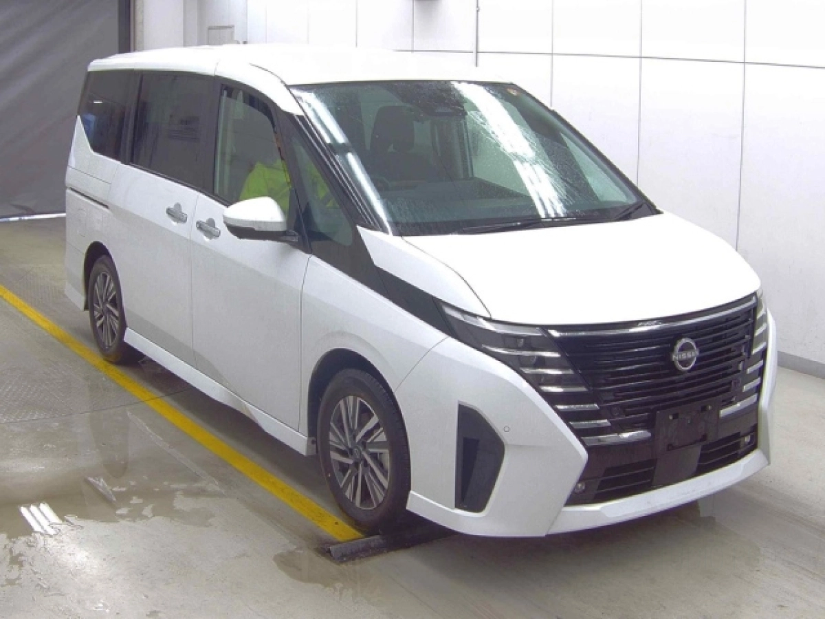 NISSAN SERENA