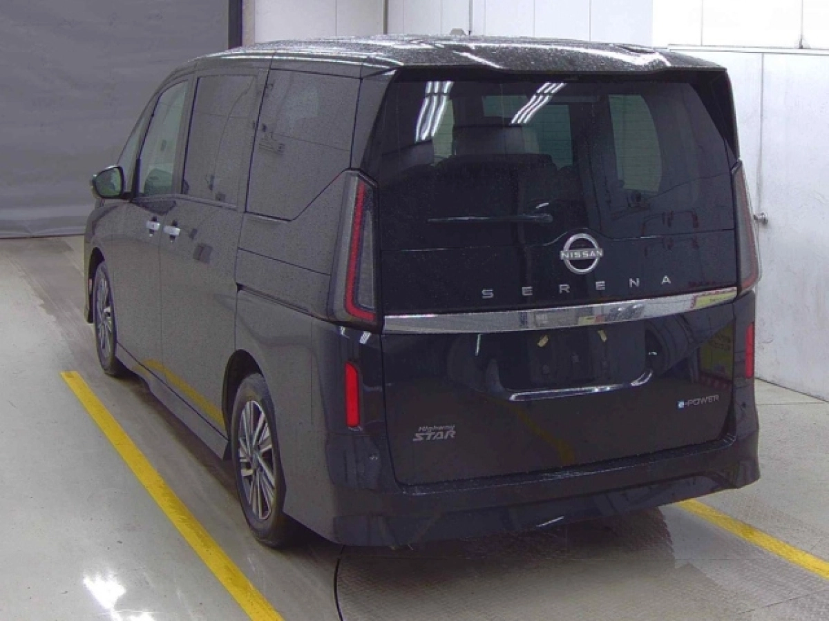 NISSAN SERENA