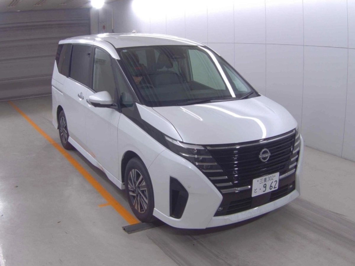 NISSAN SERENA