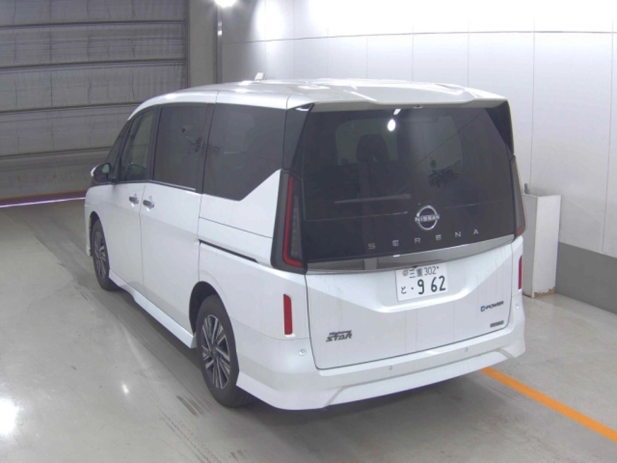 NISSAN SERENA