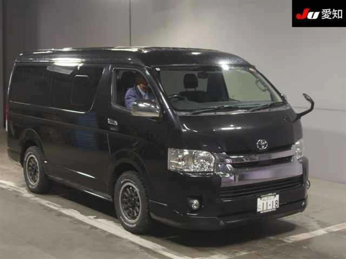 TOYOTA HIACE
